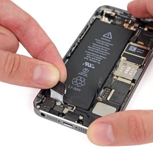 Thay pin iPhone 5s chính hãng