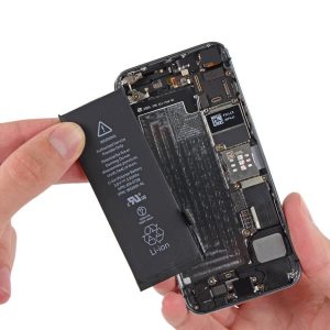 Thay pin iPhone SE 2016 chính hãng