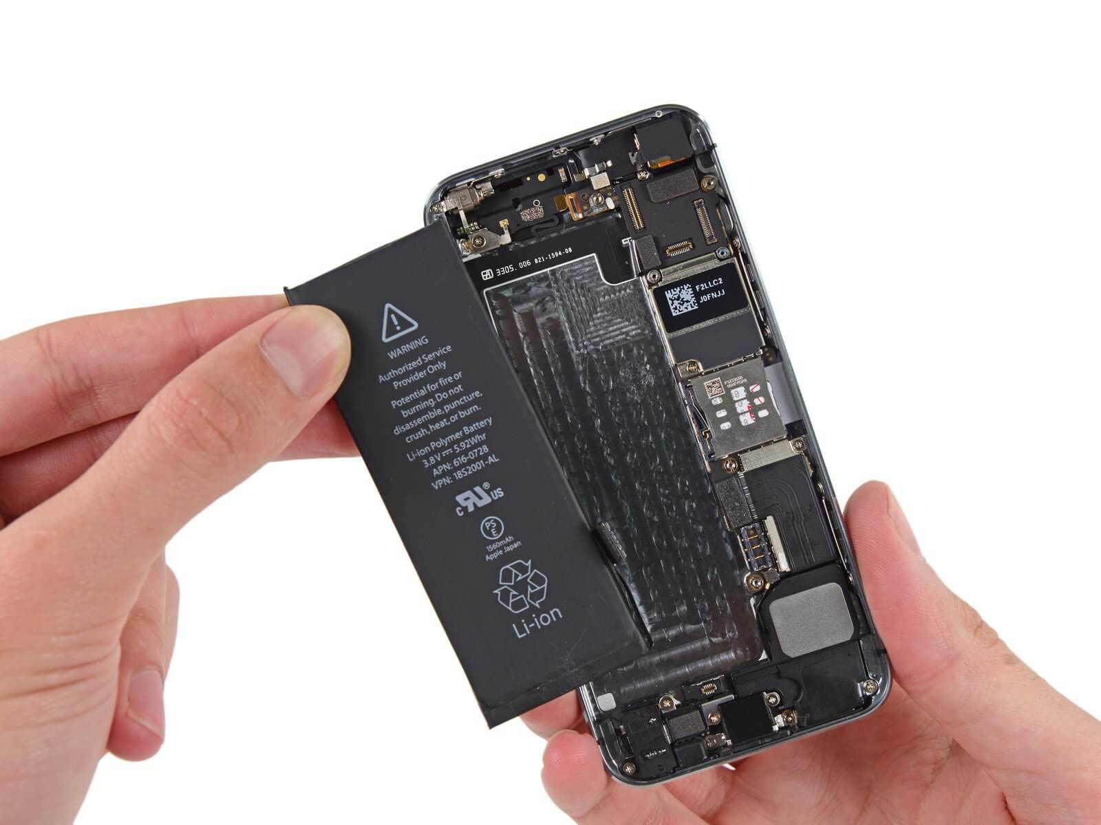 Thay pin iPhone SE 2016 chính hãng