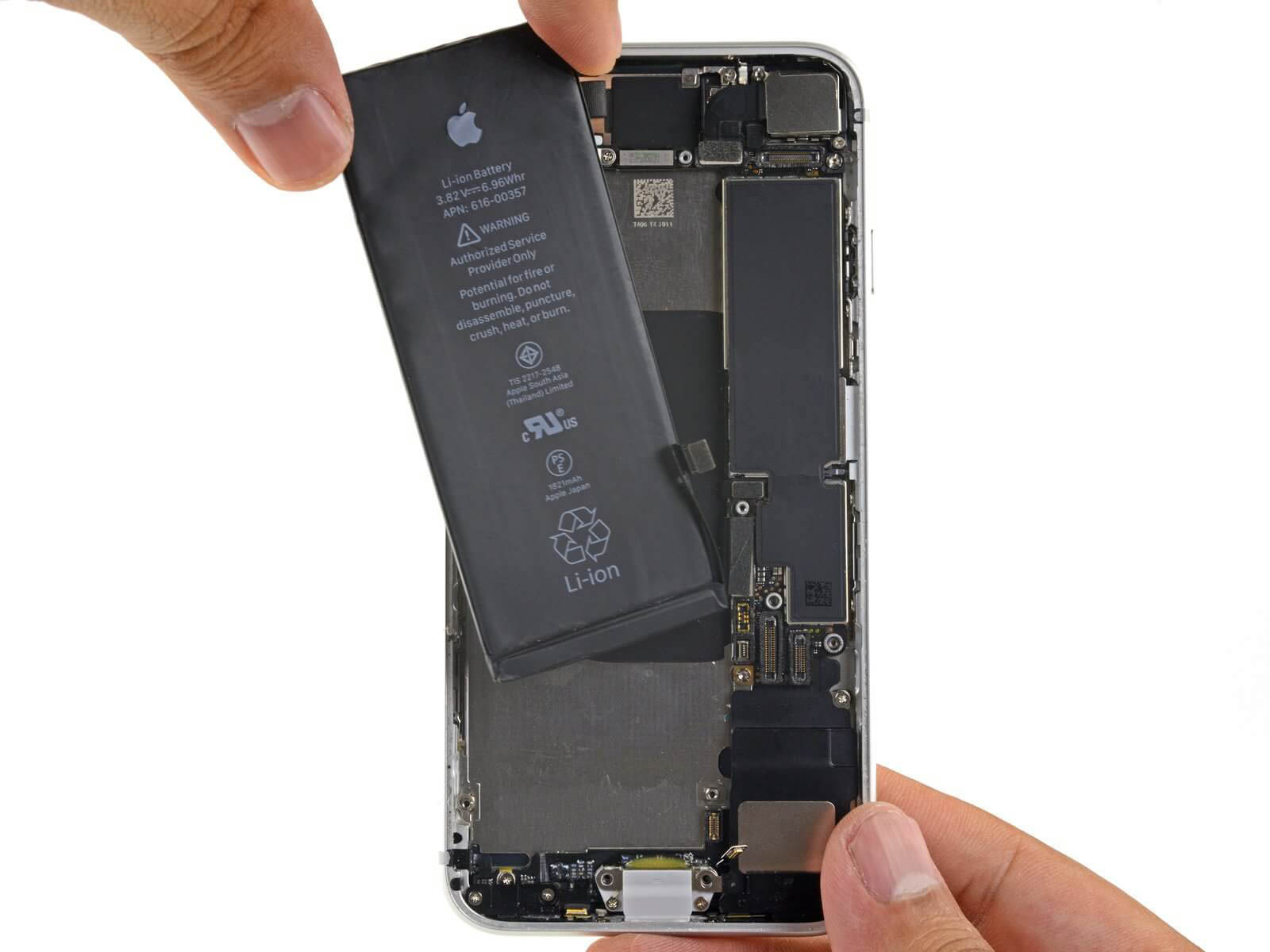 Thay pin iPhone SE 2020 chính hãng