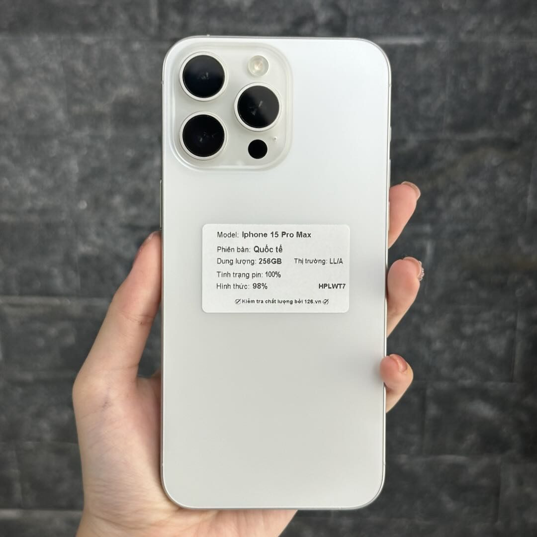 Cận cảnh cổng USB-C và loa iPhone 15 Pro Max cũ tại smartphonegiare.vn