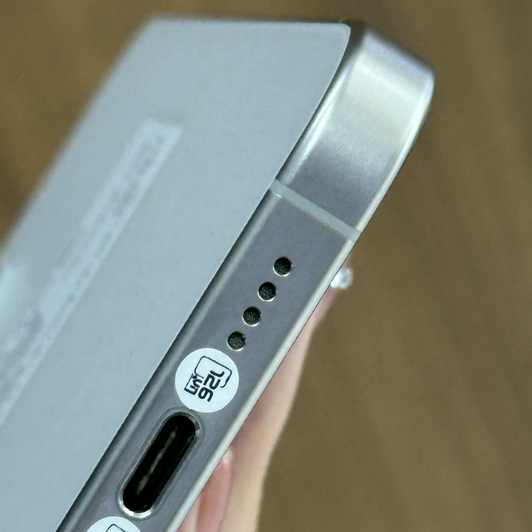 Mặt trước màn hình iPhone 15 Pro Max cũ tại smartphonegiare.vn