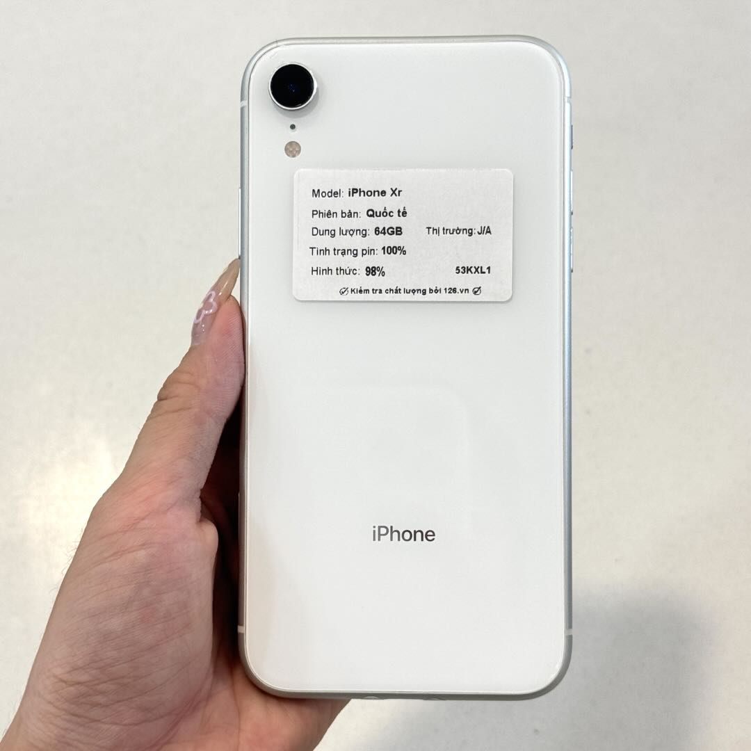 Mặt sau iPhone XR cũ trong kho smartphonegiare.vn Vĩnh Long, ảnh chụp thật