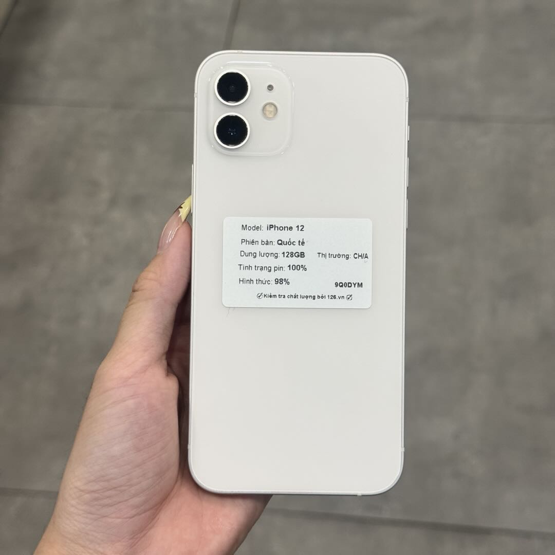Mặt sau iPhone 12 cũ trong kho smartphonegiare.vn Vĩnh Long, ảnh chụp thật