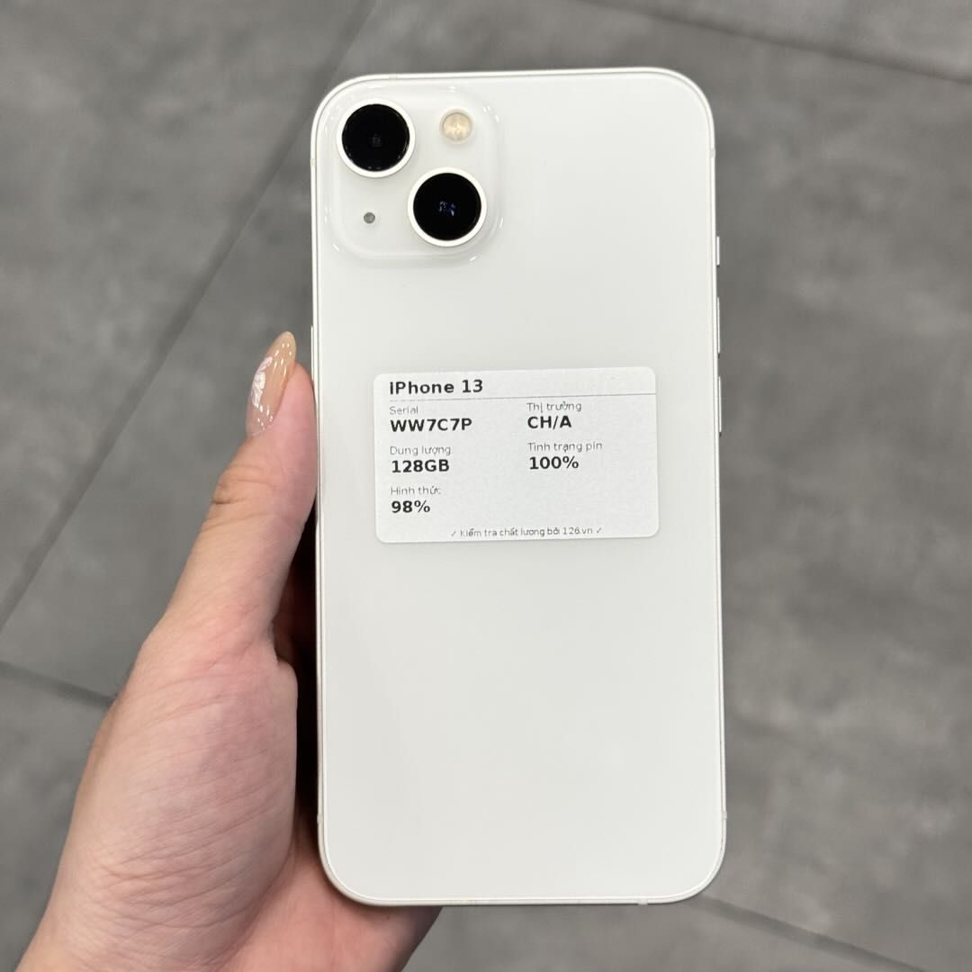 Mặt sau iPhone 13 cũ trong kho smartphonegiare.vn Vĩnh Long, ảnh chụp thật