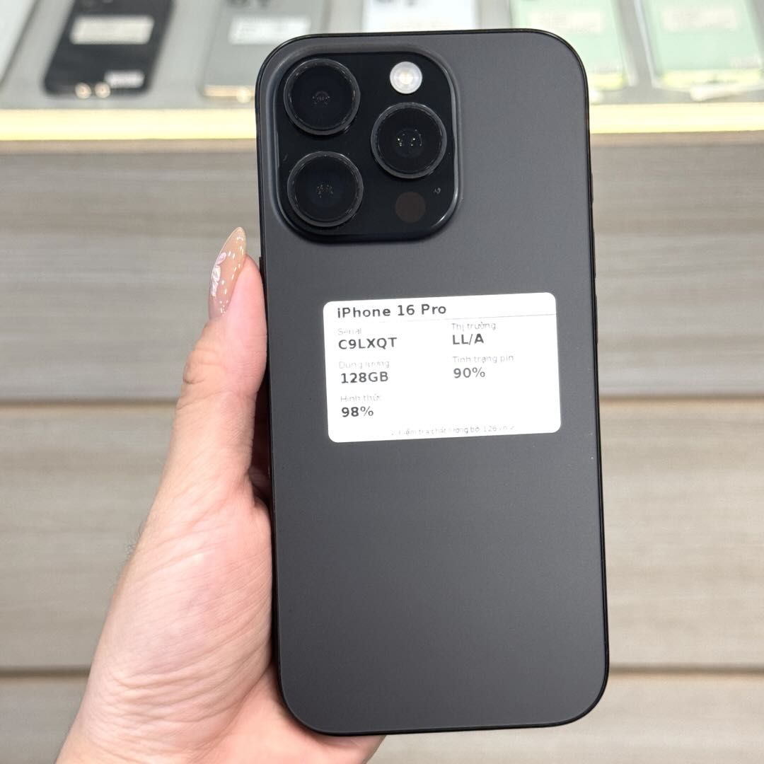 Mặt sau iPhone 16 Pro cũ trong kho smartphonegiare.vn Vĩnh Long, ảnh chụp thật