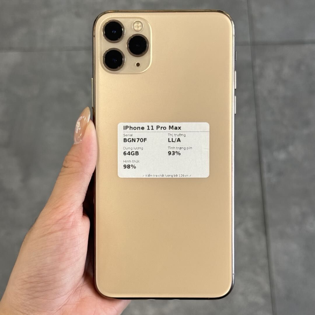 Mặt sau iPhone 11 Pro Max cũ chụp thật tại cửa hàng smartphonegiare.vn Vĩnh Long