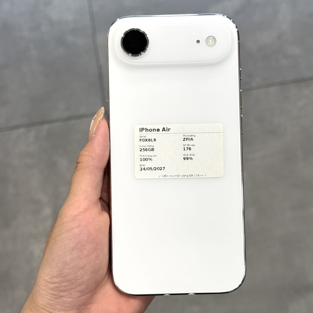 Mặt sau iPhone Air cũ trong kho smartphonegiare.vn Vĩnh Long, ảnh chụp thật